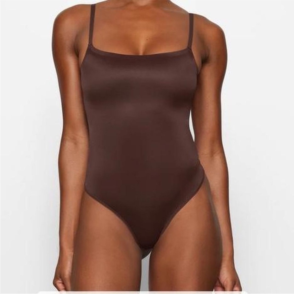 SKIMS Barely There Bodysuit Shape wear Shaping Medium Brown Tank Soft Stretchy M